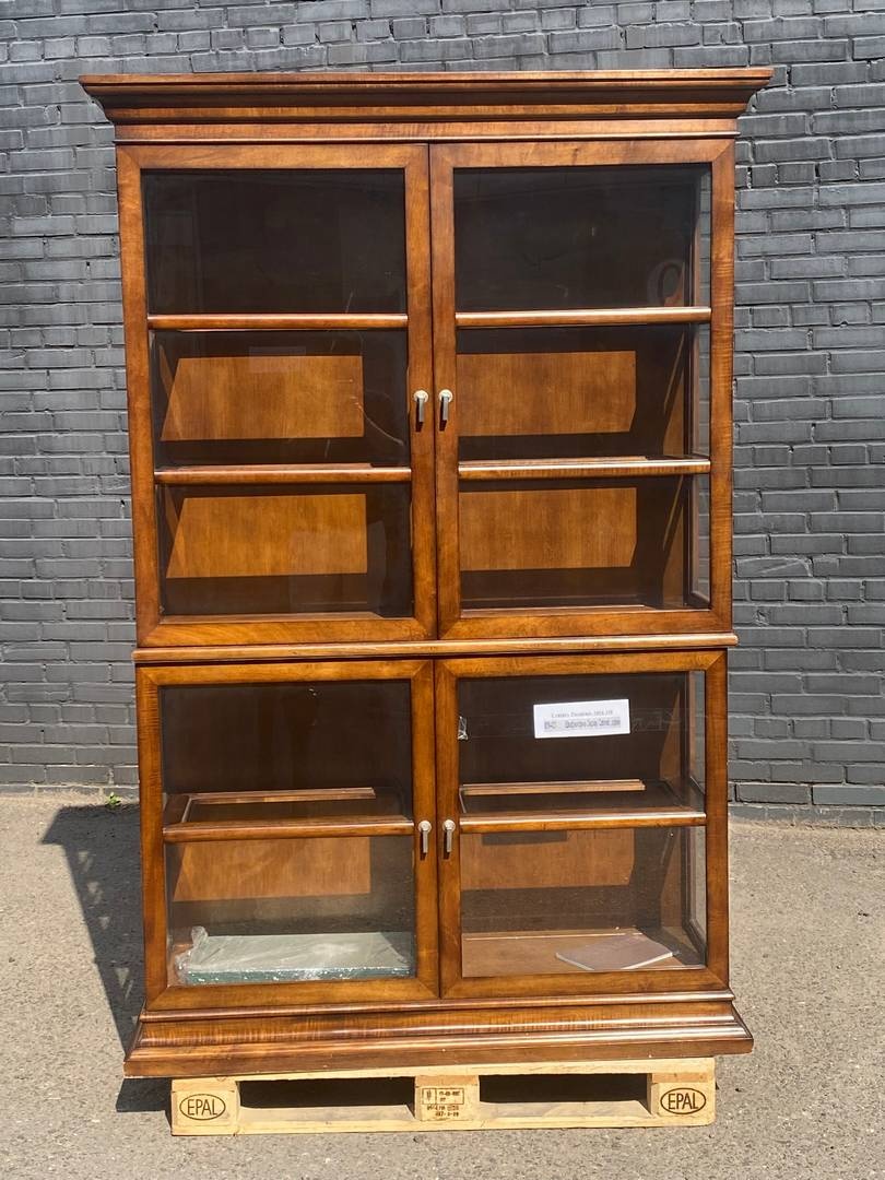 Шкаф-витрина Display Cabinet, дерево отделка Georgian, стекло 142x46 h 231 см