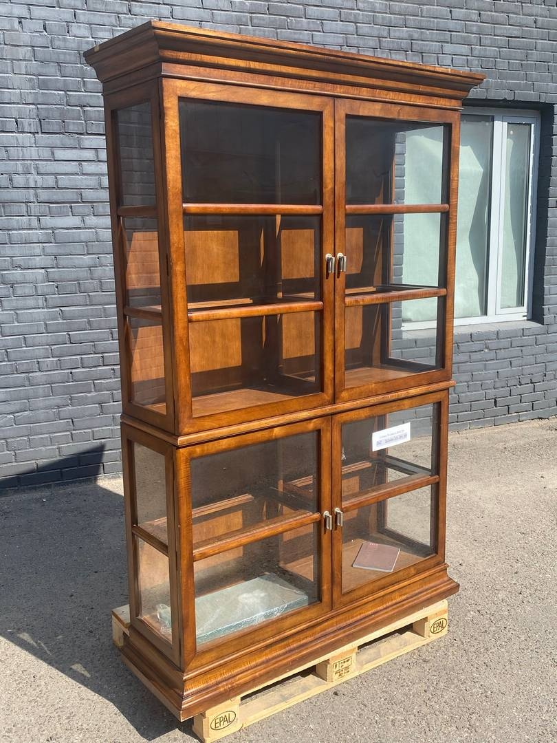 Шкаф-витрина Display Cabinet, дерево отделка Georgian, стекло 142x46 h 231 см