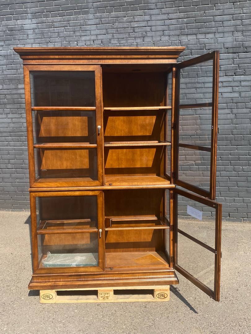 Шкаф-витрина Display Cabinet, дерево отделка Georgian, стекло 142x46 h 231 см