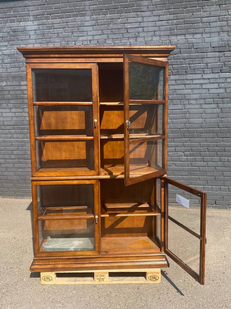 Шкаф-витрина Display Cabinet, дерево отделка Georgian, стекло 142x46 h 231 см