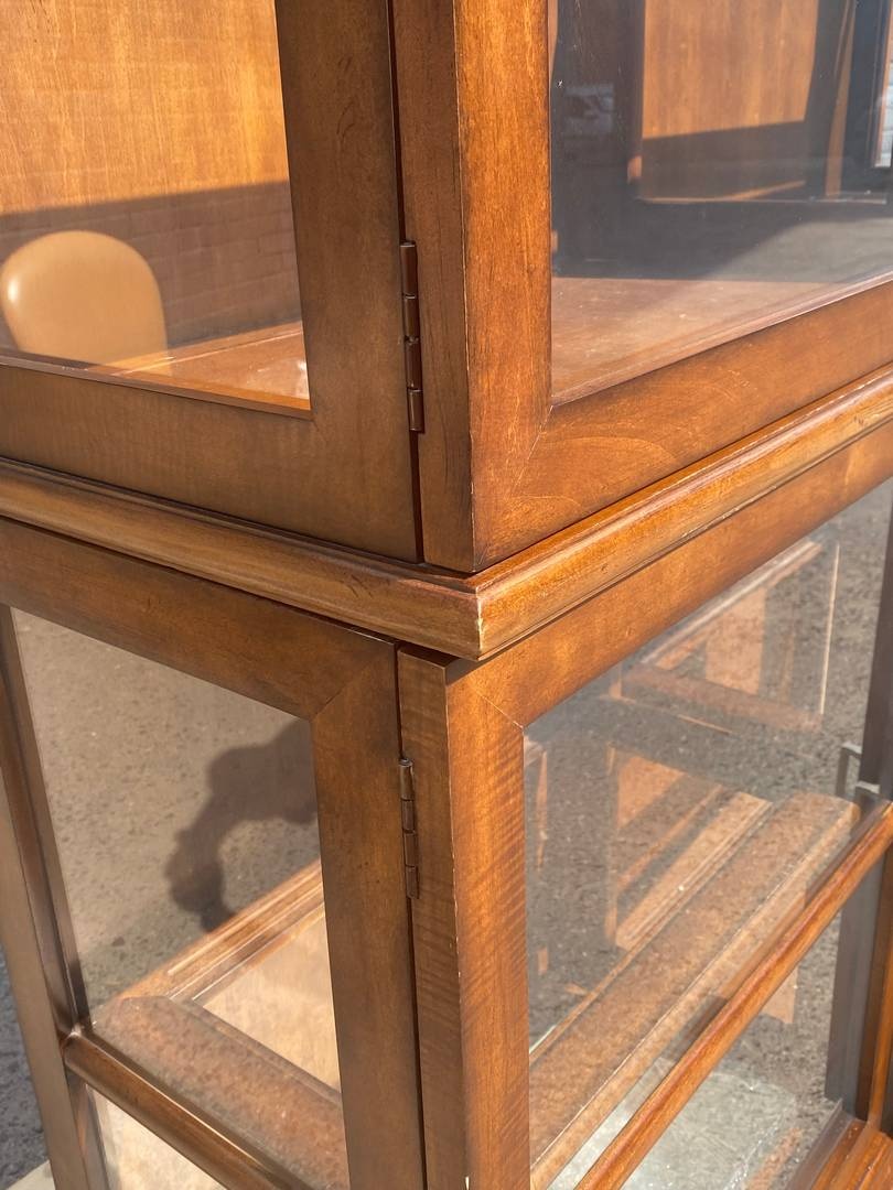 Шкаф-витрина Display Cabinet, дерево отделка Georgian, стекло 142x46 h 231 см