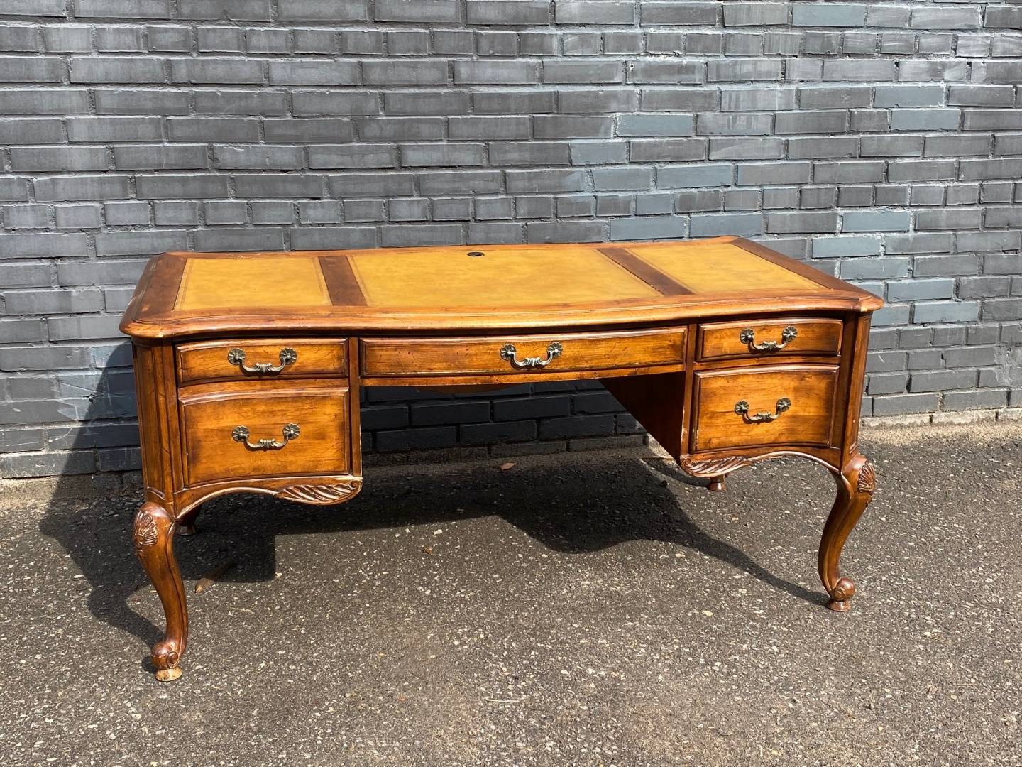 Стол письменный French writing desk, отделка Amaretto 42A 163x81x79 см