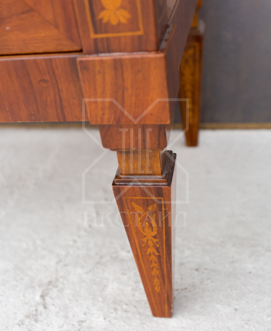 Витрина 63х44хН197, отделка корень ясеня как сервант 2233