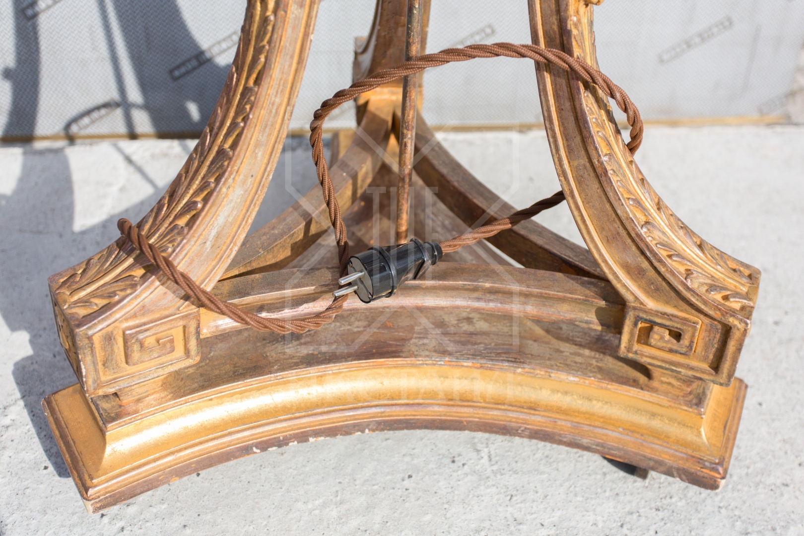 Светильник напольный, декор 260. Доп.комплектация: латунные ролики, ретрокабель, LED RGB