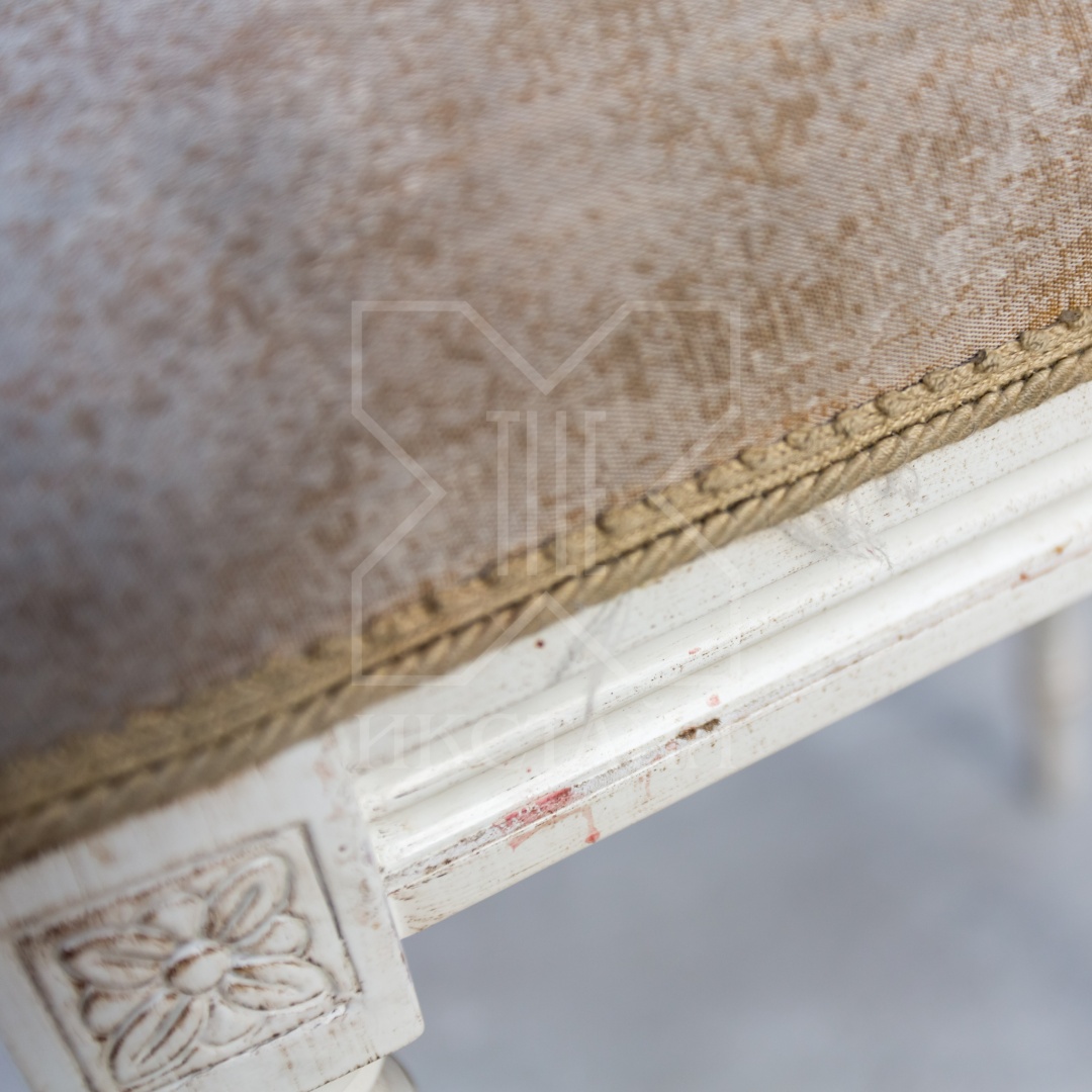 Барный стул, мод. Луиджи, 55х48хh121,5 см, отделка античный кремовый, ткань BHR, декор.эл-ты: состаренное золото