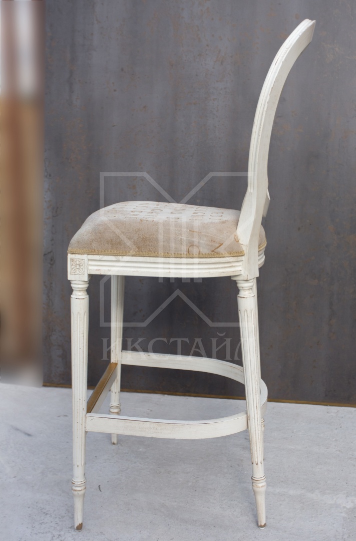 Барный стул, мод. Луиджи, 55х48хh121,5 см, отделка античный кремовый, ткань BHR, декор.эл-ты: состаренное золото