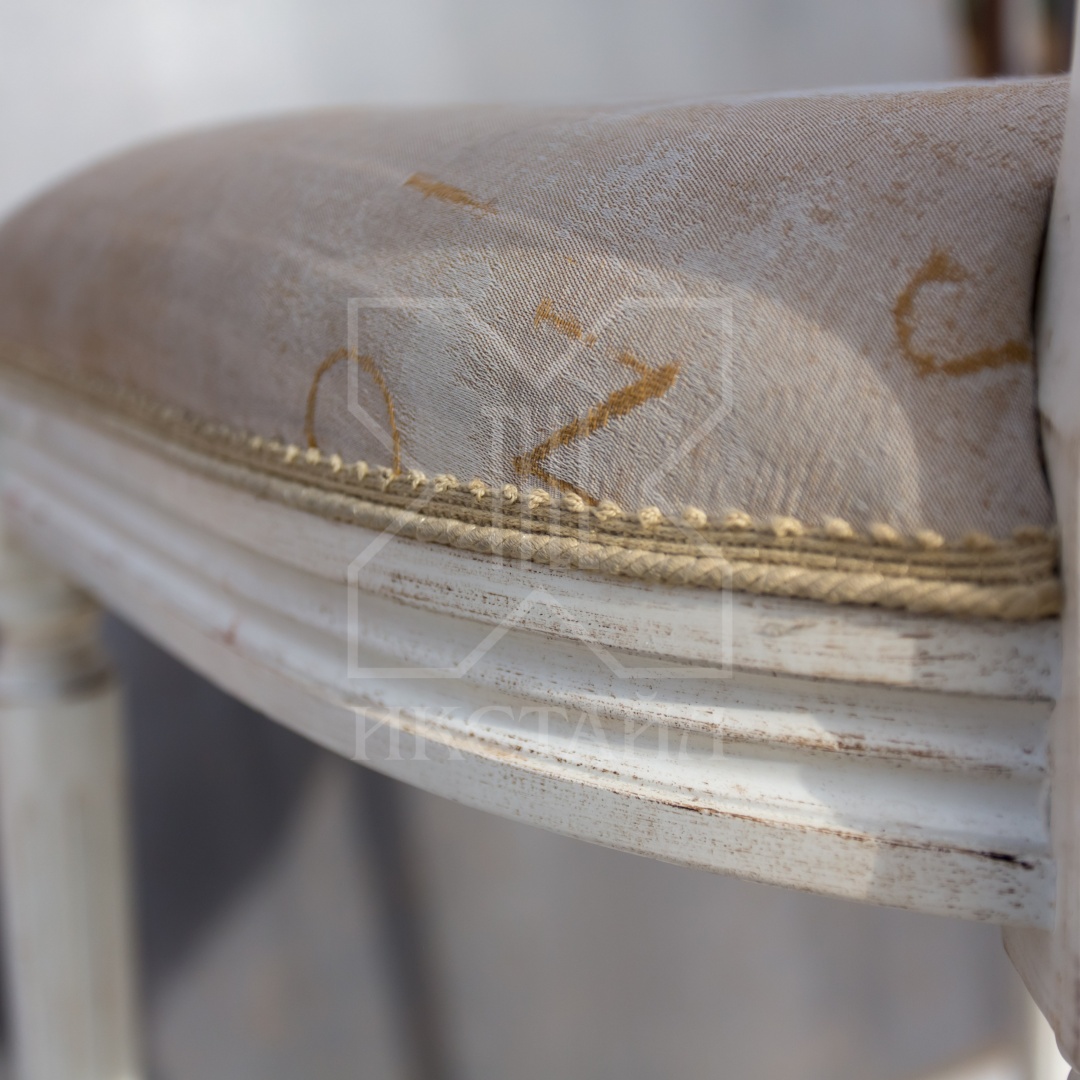 Барный стул, мод. Луиджи, 55х48хh121,5 см, отделка античный кремовый, ткань BHR, декор.эл-ты: состаренное золото