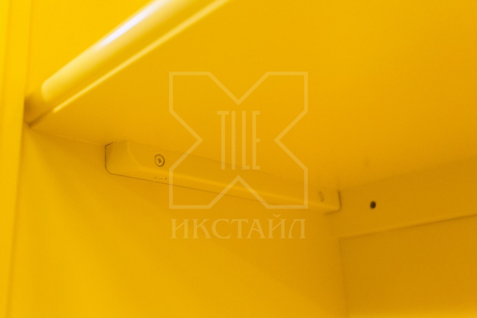 Шкаф книжный  (102x42x220 см) дизайнерское исполнение